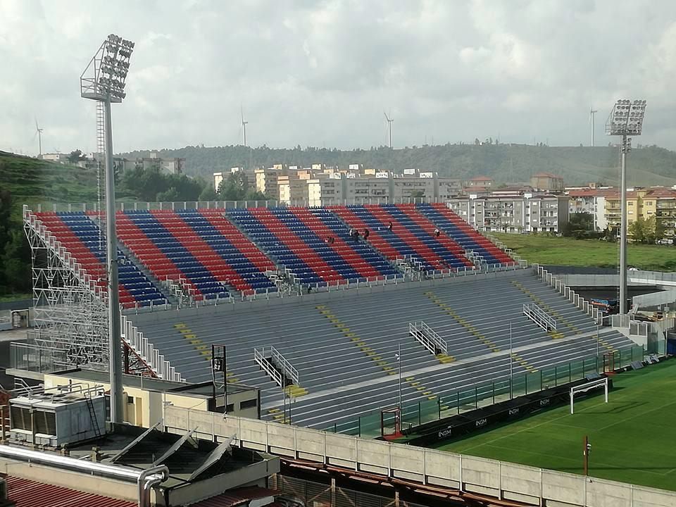 Crotone, il Tar "salva" le tribune mobili dello stadio