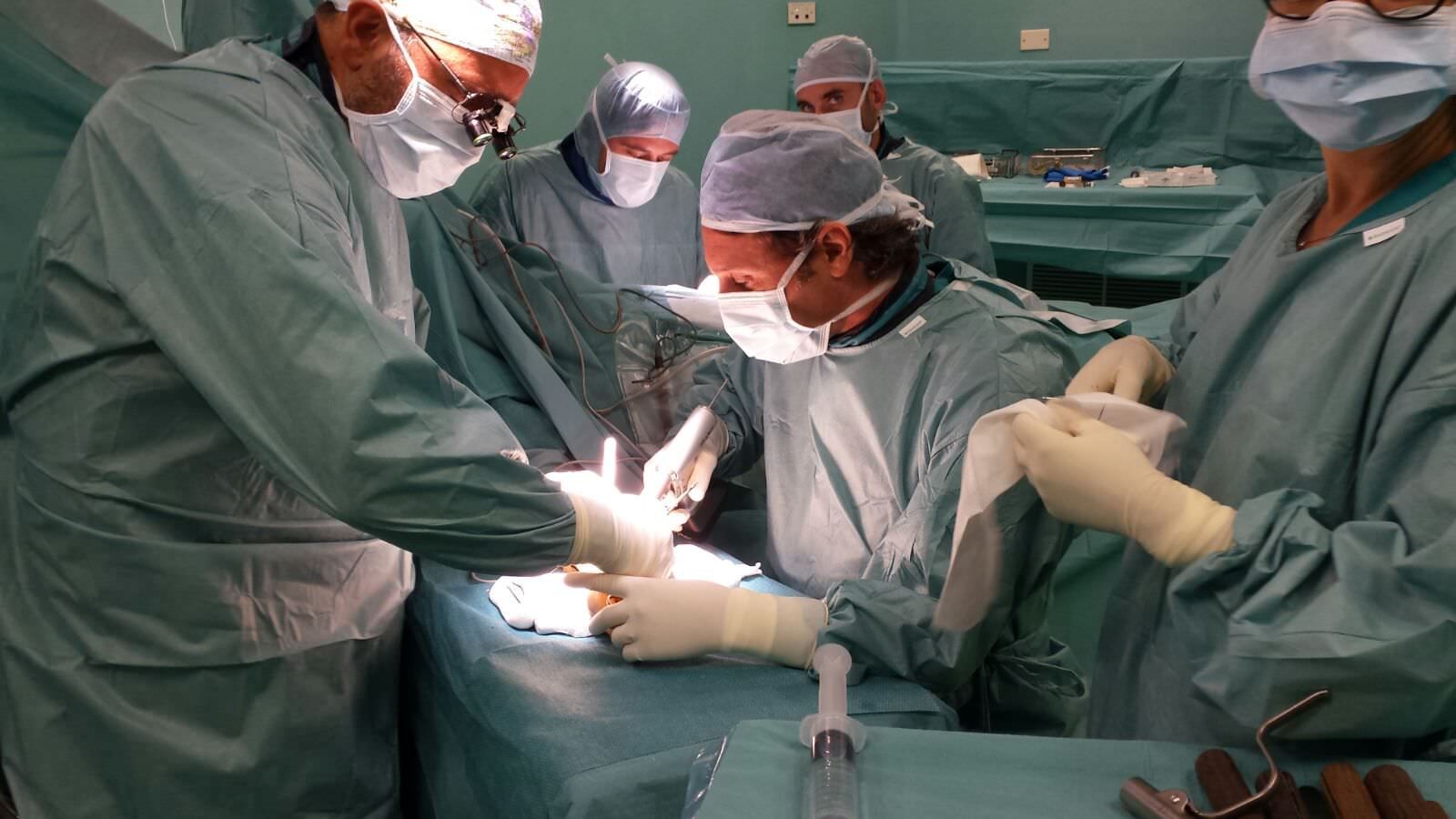 Chirurgo calabrese entra nella “storia” dell’Ortopedia