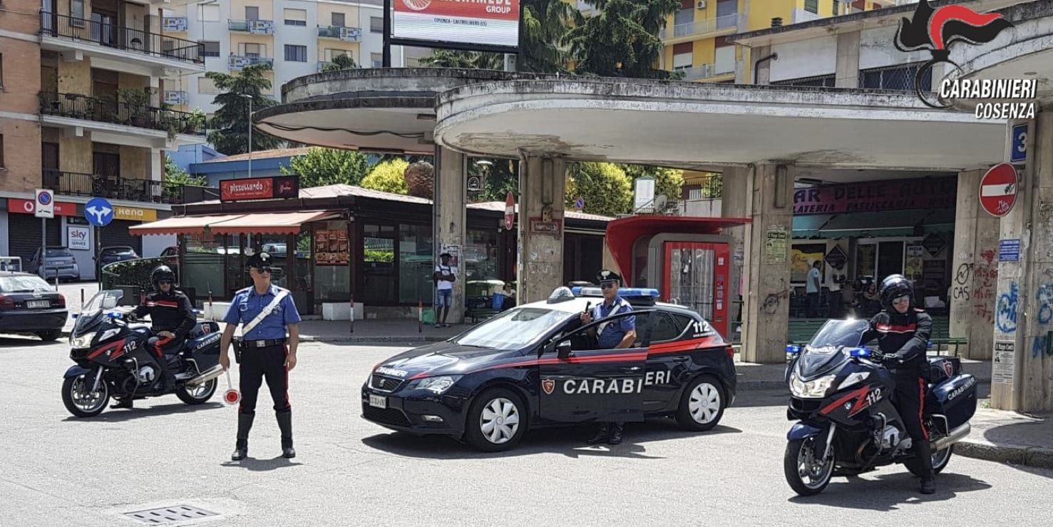 Cosenza, lo scippo da 15mila euro fallito per l'arrivo dei carabinieri