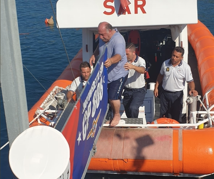 Barca cola a picco a Pizzo, salvate tre persone