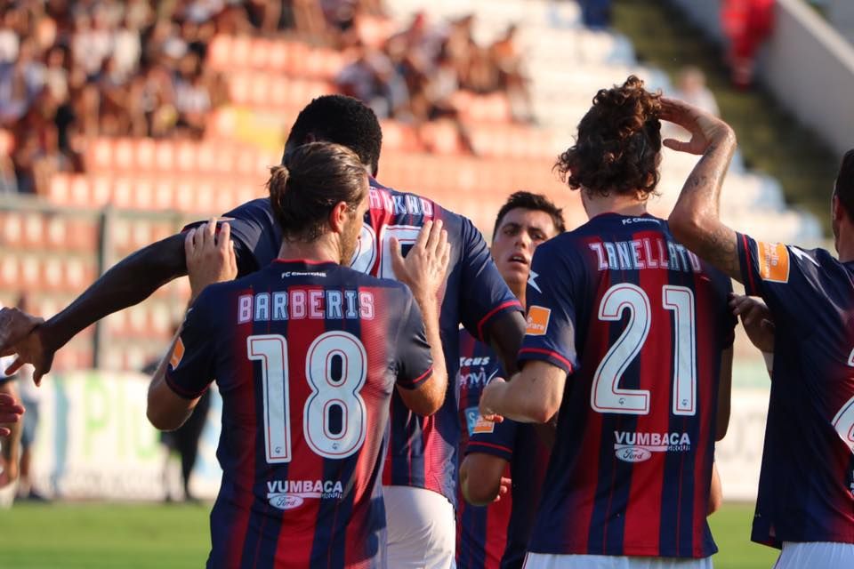 Doppietta di Simy: il Crotone vince 2-1 a La Spezia