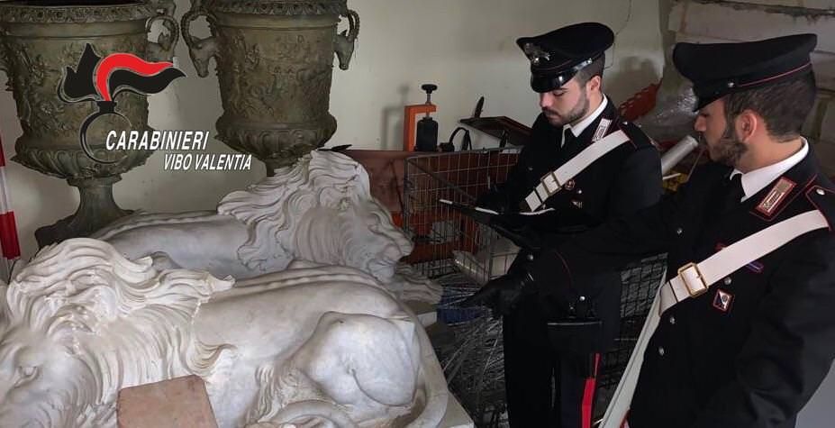 Soriano, i carabinieri cercano armi ma trovano opere d’arte – VIDEO E FOTO