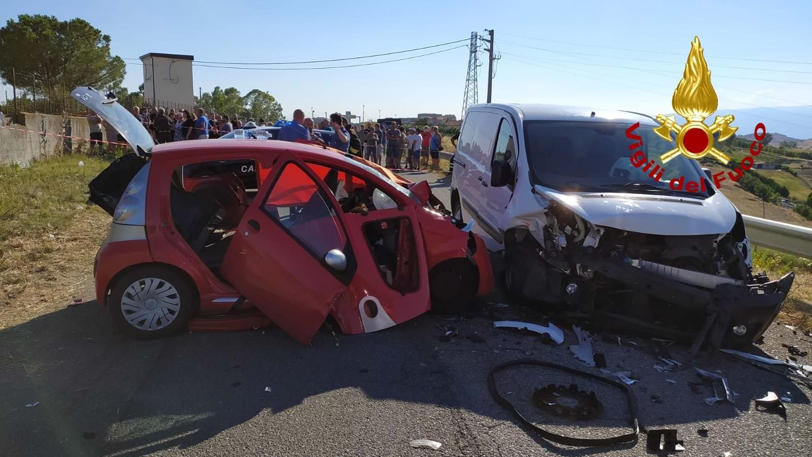 Scontro auto-furgone nel Crotonese, muore 63enne