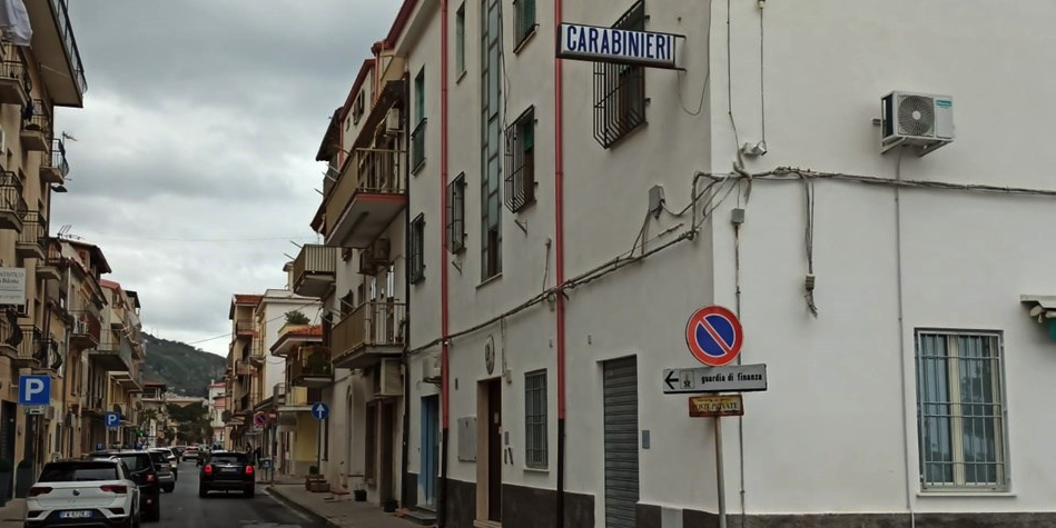 Intimidazione al comandante dei carabinieri di Cetraro, il sindaco convoca un Consiglio aperto