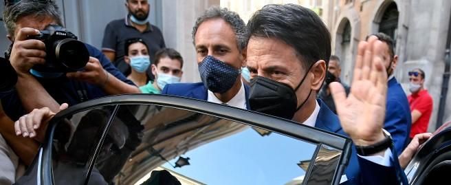 Scontro Conte-Grillo, l’ex premier: «Spero che l’accordo col Pd in Calabria regga»
