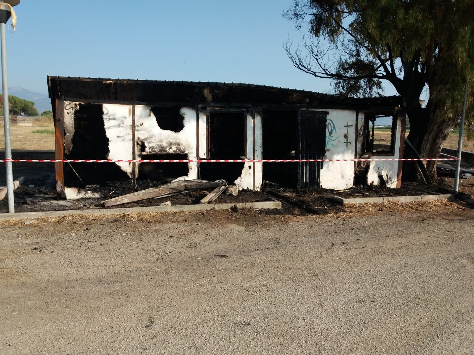 Baracca data alle fiamme nel Parco archeologico di Sibari, solidarietà dalle deputate M5S