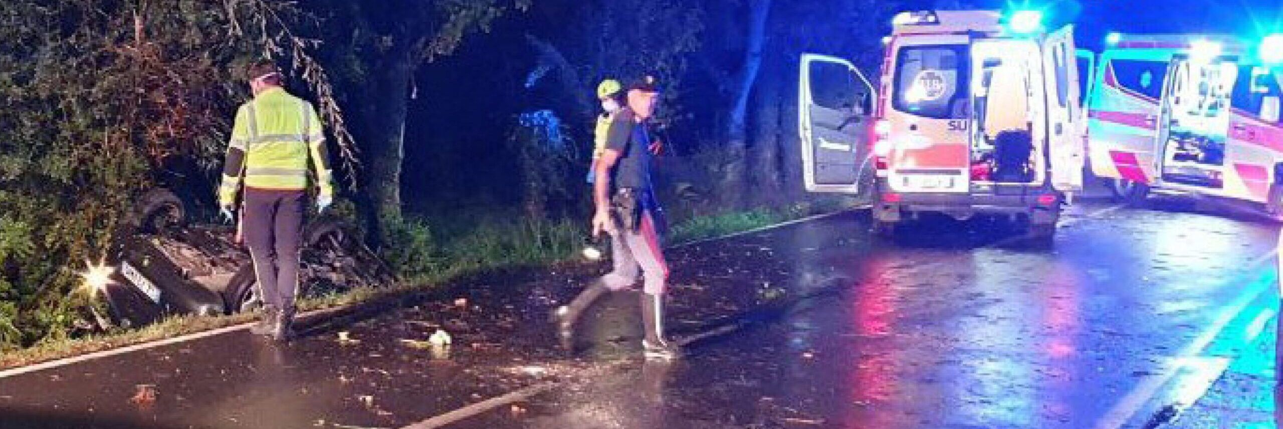 Auto contro un albero nel Trevigiano, morti quattro giovani