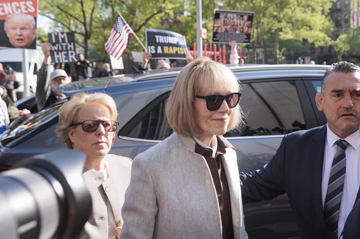 La scrittrice Carroll in aula: «Trump mi violentò e mi diffamò»