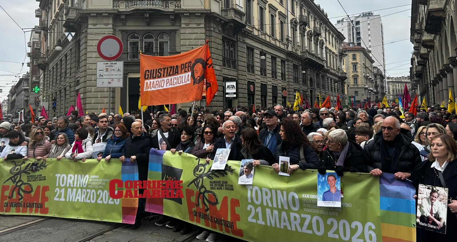 Torino, il corteo per le vittime innocenti delle mafie. Tantissimi i calabresi: «Chiediamo verità e giustizia»