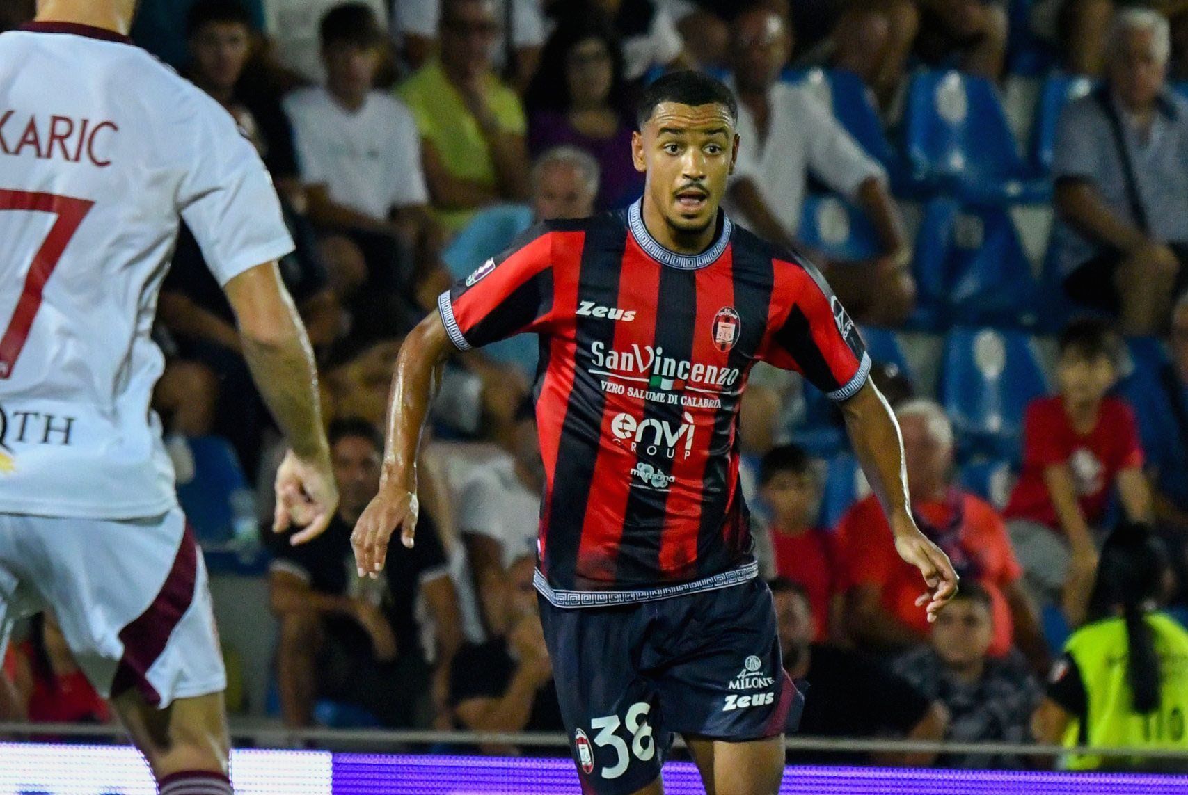 Crotone, due reti al Messina per ripartire dopo i due ko consecutivi: decidono Ovisazach e Silva