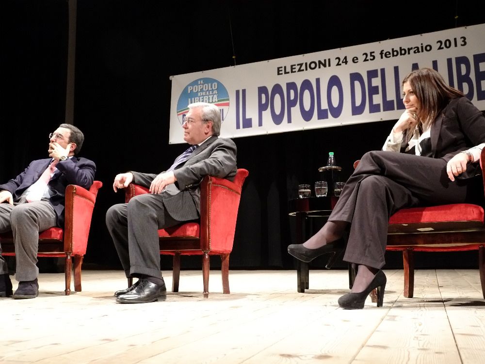 Il Pdl tra sondaggi misteriosi e attacchi al Pd