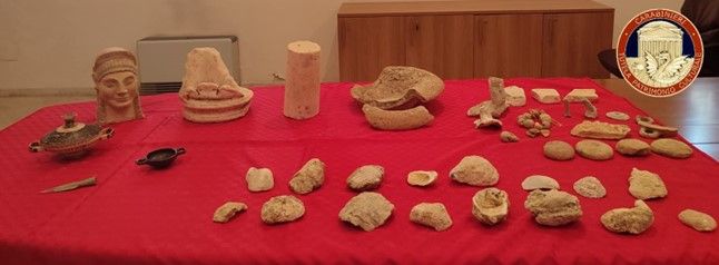 I Carabinieri restituiscono alla soprintendenza 83 beni culturali sequestrati – FOTO