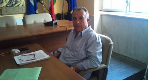 Due proiettili e una bottiglia di benzina per il sindaco di Botricello