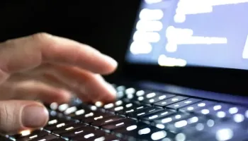 Anthropic: «In 6-12 mesi l’IA potrebbe controllare Internet»