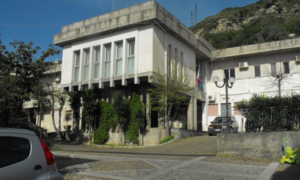 Acquappesa, comune in dissesto «per i troppi crediti»