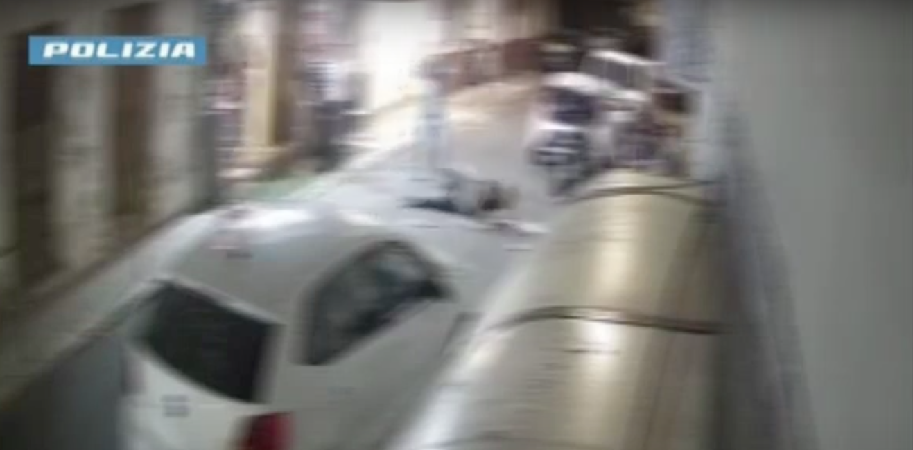 Pestaggio a Crotone, la polizia identifica e denuncia tre giovani – VIDEO