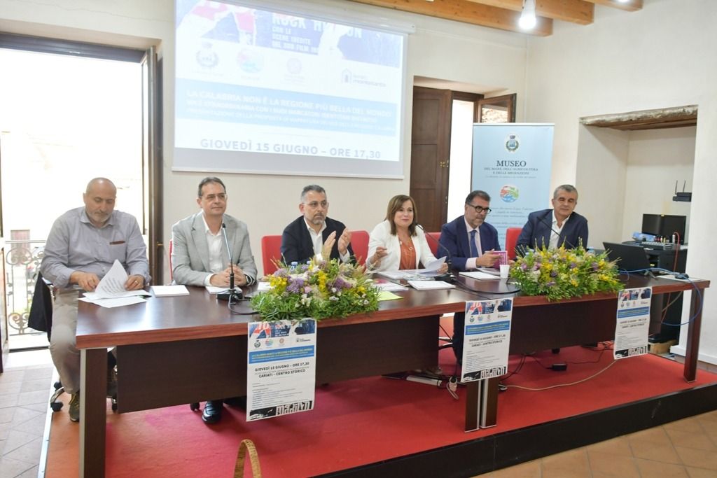 «Basta con le albe e i tramonti, la Calabria punti sui suoi marcatori identitari»