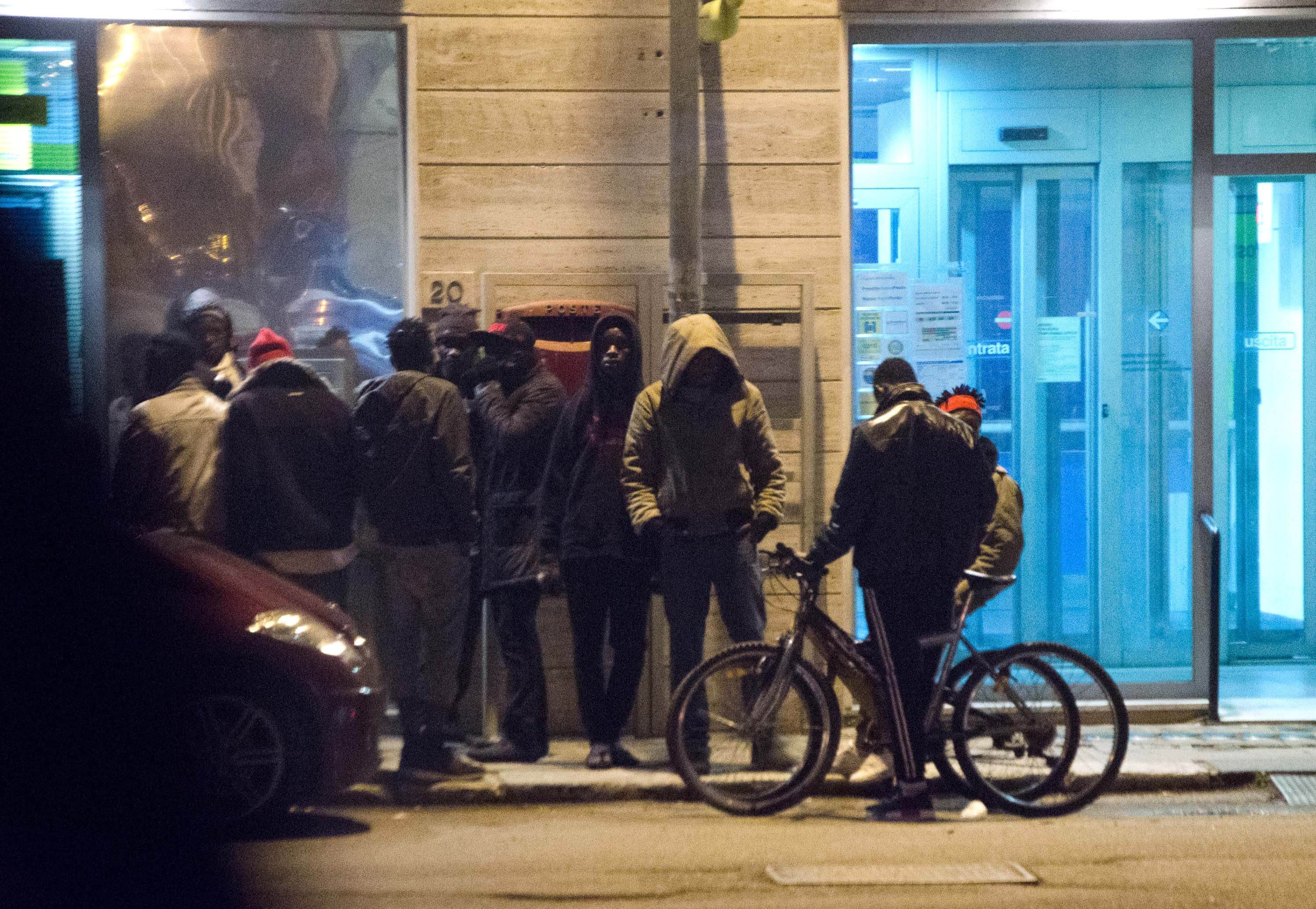 Reggio, protesta dei minori migranti ospiti allo Scatolone