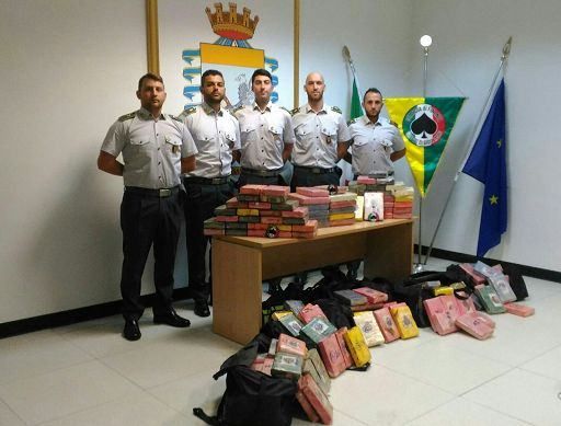 Due quintali di coca intercettati a Gioia Tauro