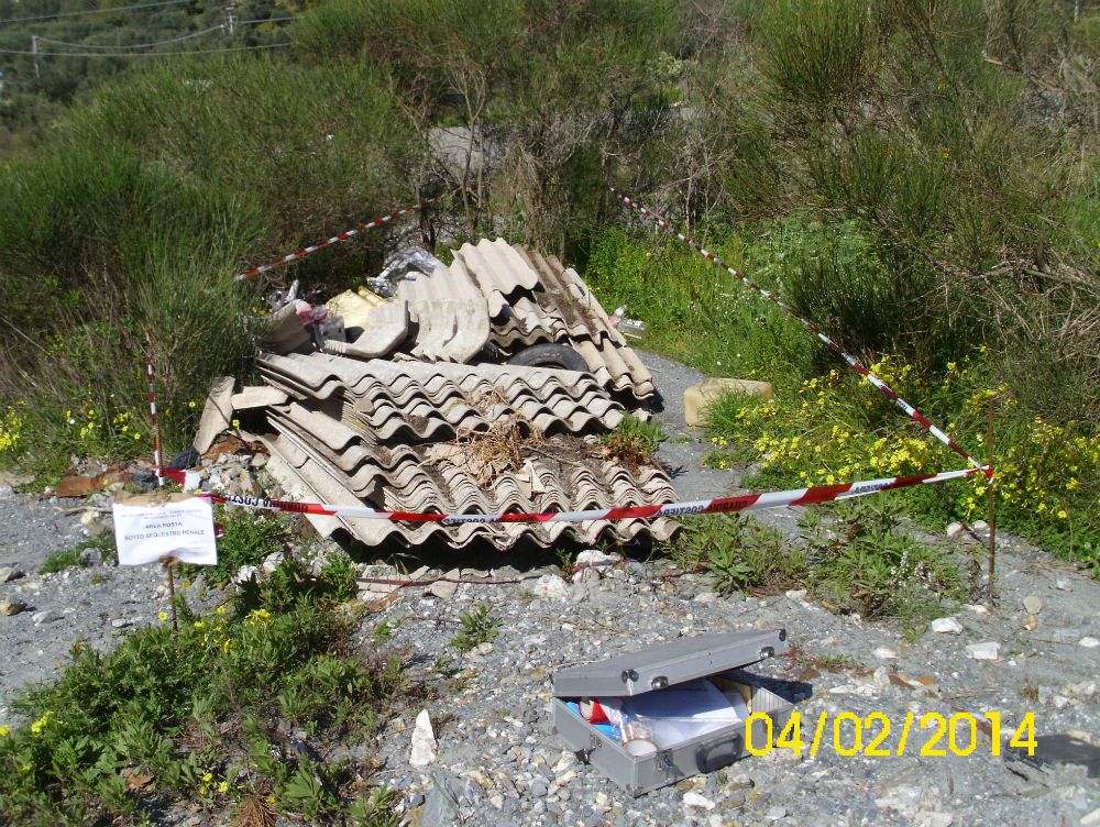 Montebello, sigilli a una discarica di eternit