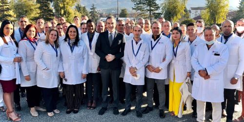 Adelante (da Cuba) per la sanità. E i debiti non sono più un mistero di Fatima