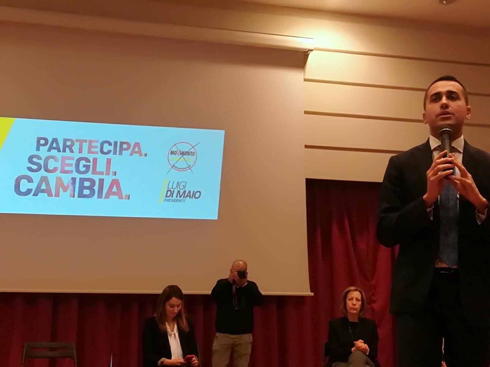 Di Maio in Calabria attacca «le sanguisughe dei partiti» – VIDEO
