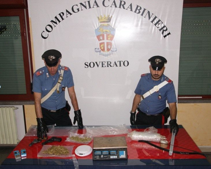 Spaccio di marijuana, arrestati due fratelli nel Soveratese