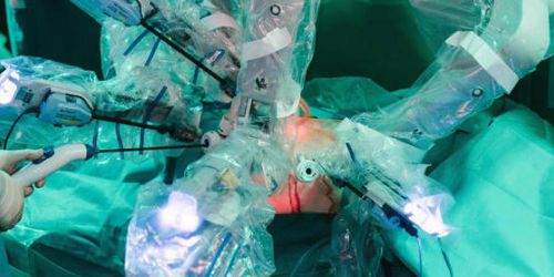 La storia di Laura: «Da 9 mesi aspetto l'intervento per un tumore»