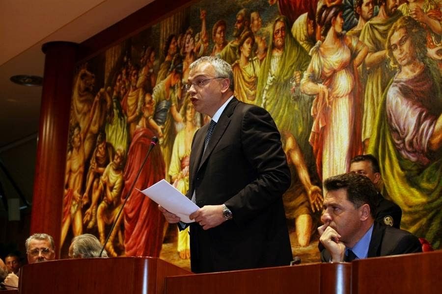 La "manina" che escluse Ferro dal Consiglio