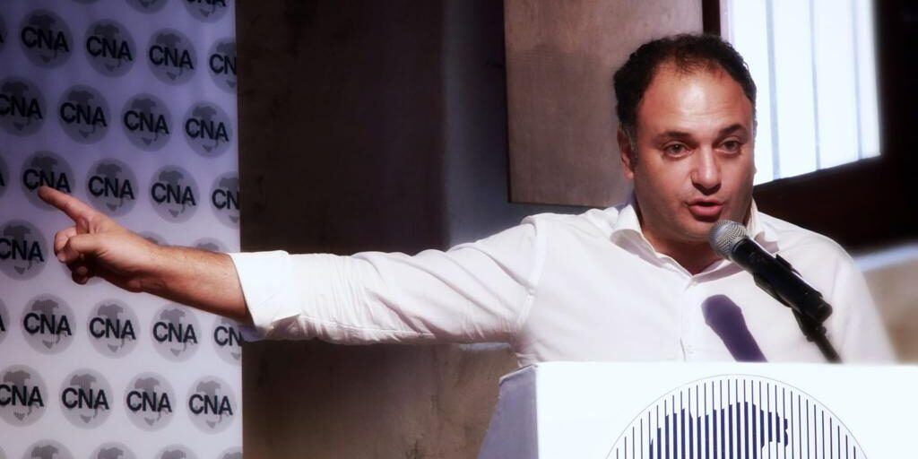 Caro carburante, Cugliari: «La Calabria rischia il collasso, Occhiuto crei una task force»