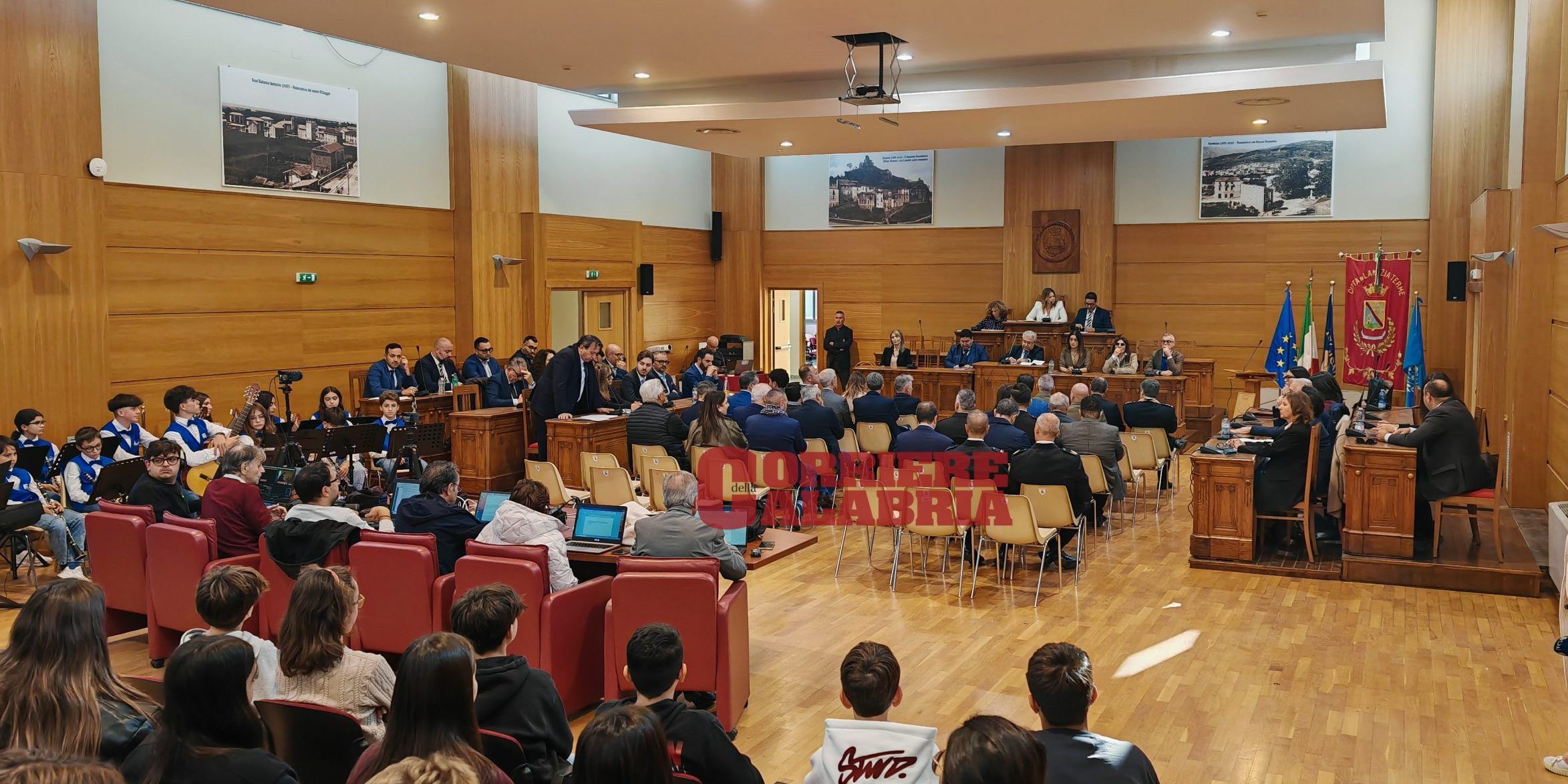 Dopo le intimidazioni, Lamezia si ritrova e si interroga sul futuro: «Basta paura, è tempo di reagire» – FOTO