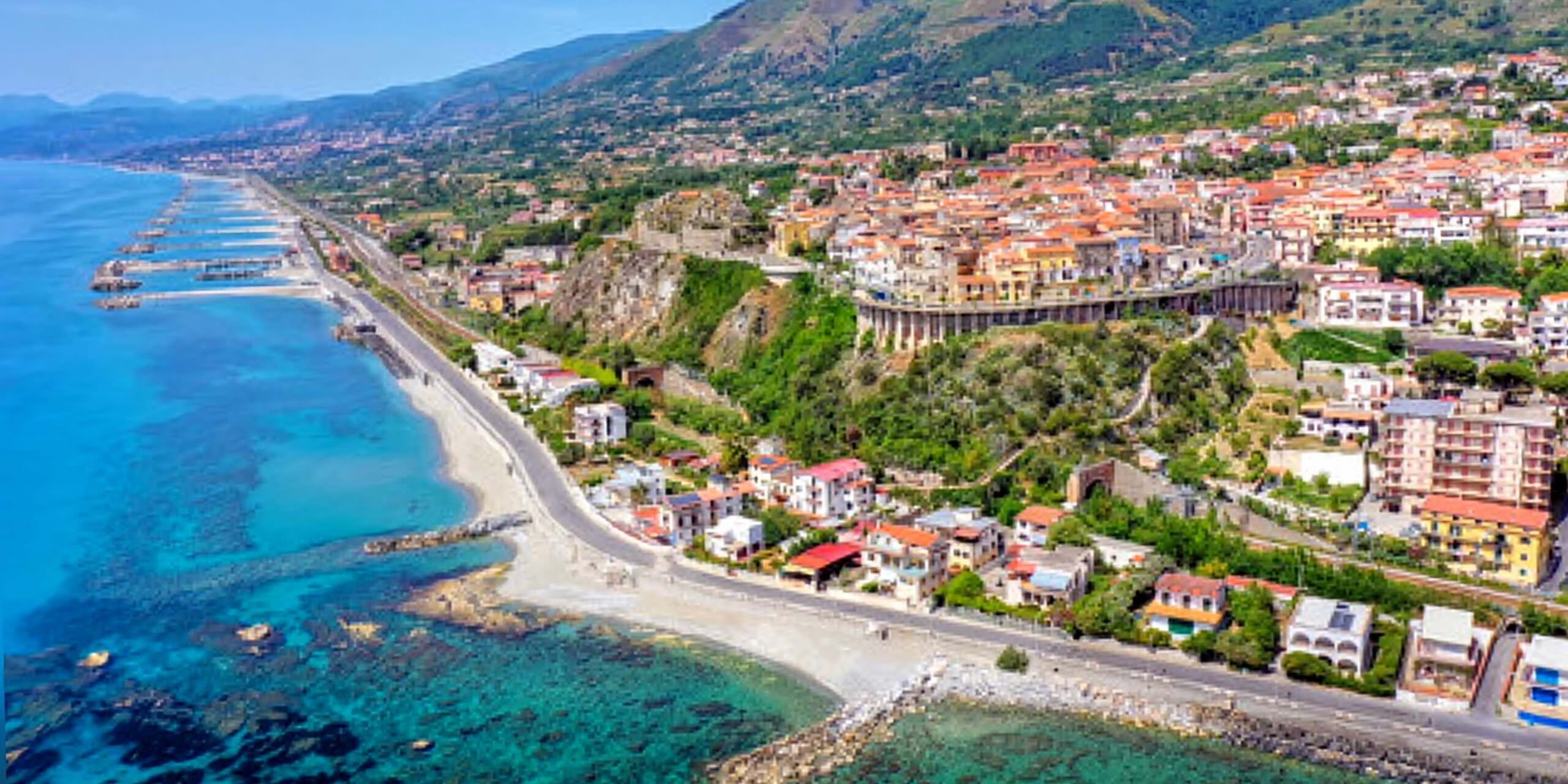 L’influencer e la docente argentini, le storie di chi ha scelto la Calabria per ricominciare: «Qui si vive meglio»