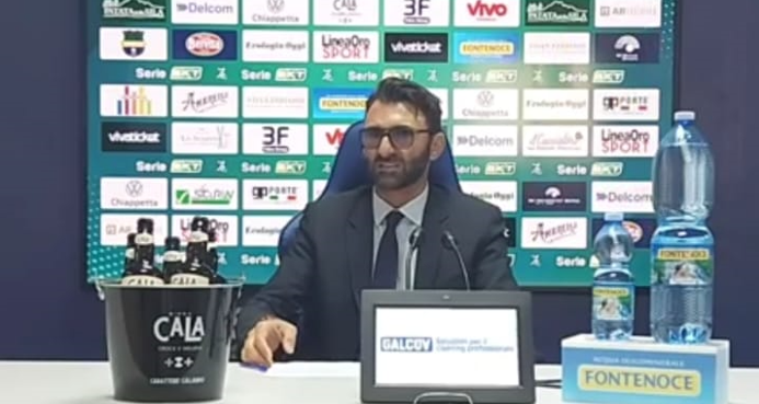 Delvecchio (e non Alvini) in conferenza stampa: «Domani gara fondamentale. Sankoh? Problema ambientale»