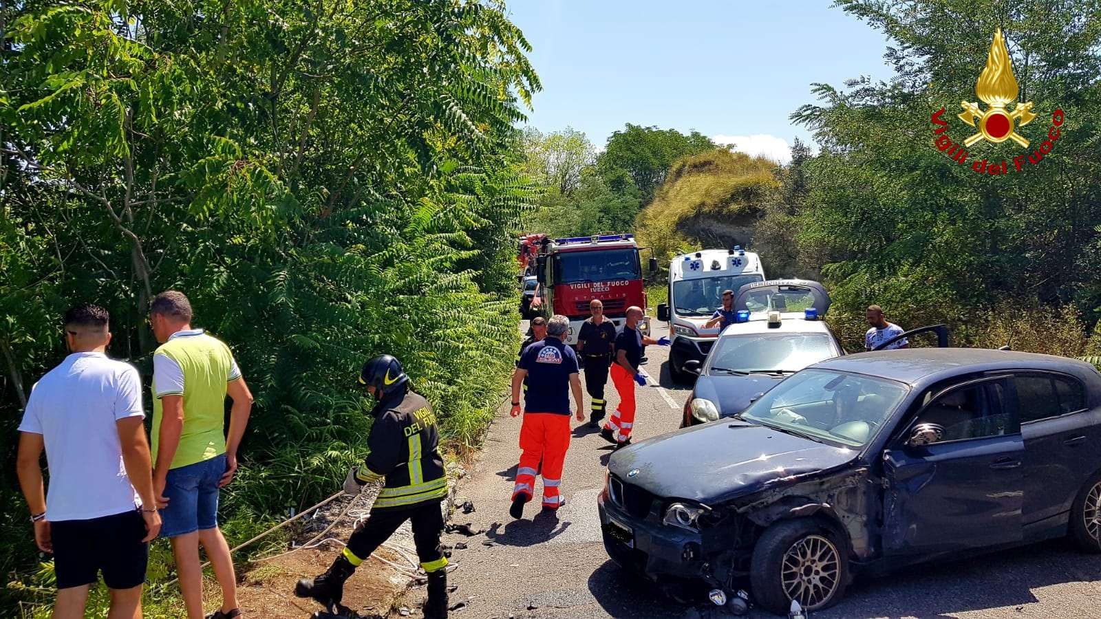 Incidente nel Vibonese, auto finisce in un burrone