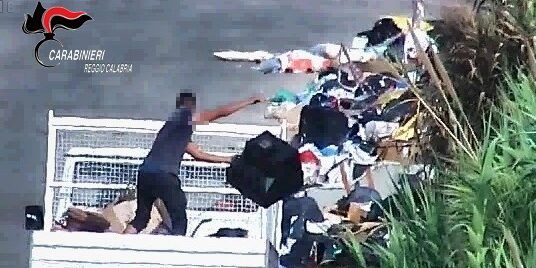 Sversamento illecito di rifiuti a Gioia Tauro: 5 arresti e 90 denunciati – VIDEO