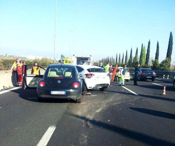 Tamponamento a catena sull'A3, tre feriti