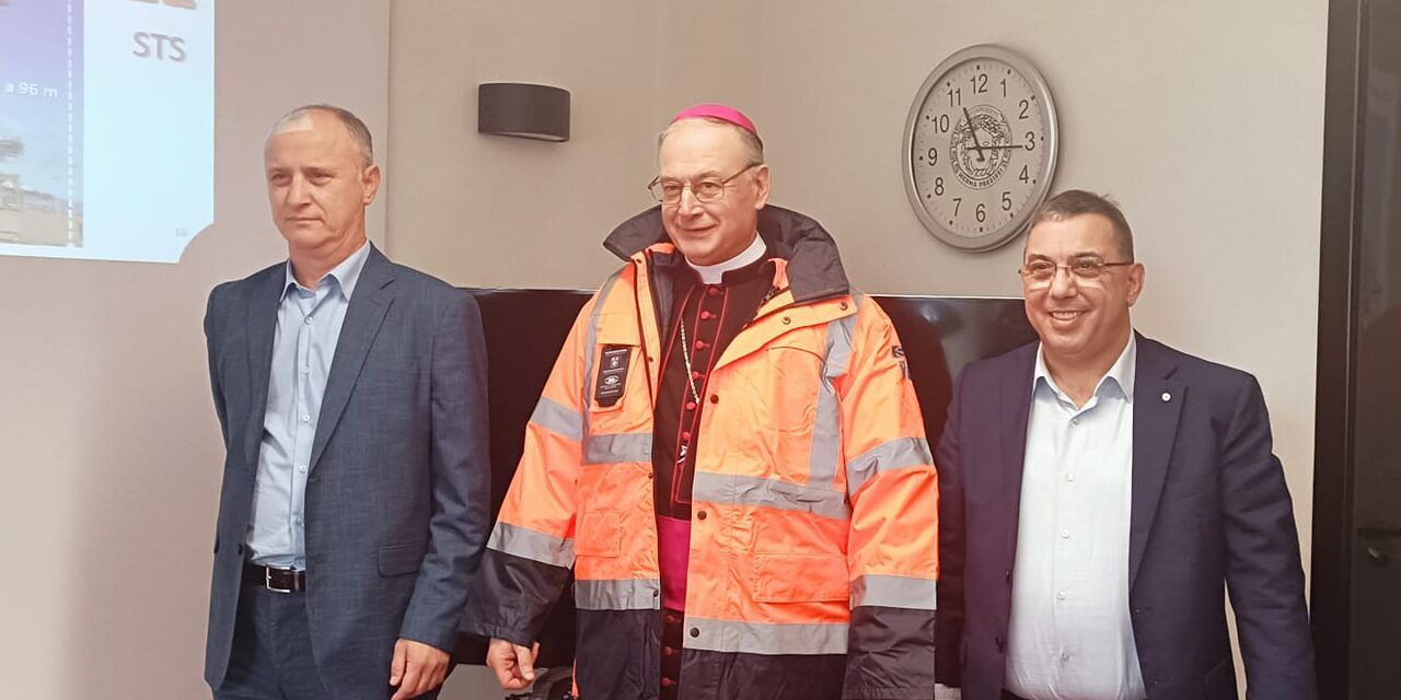 Diocesi di Oppido-Palmi, si insedia il vescovo Alberti: prima tappa al porto di Gioia – FOTO