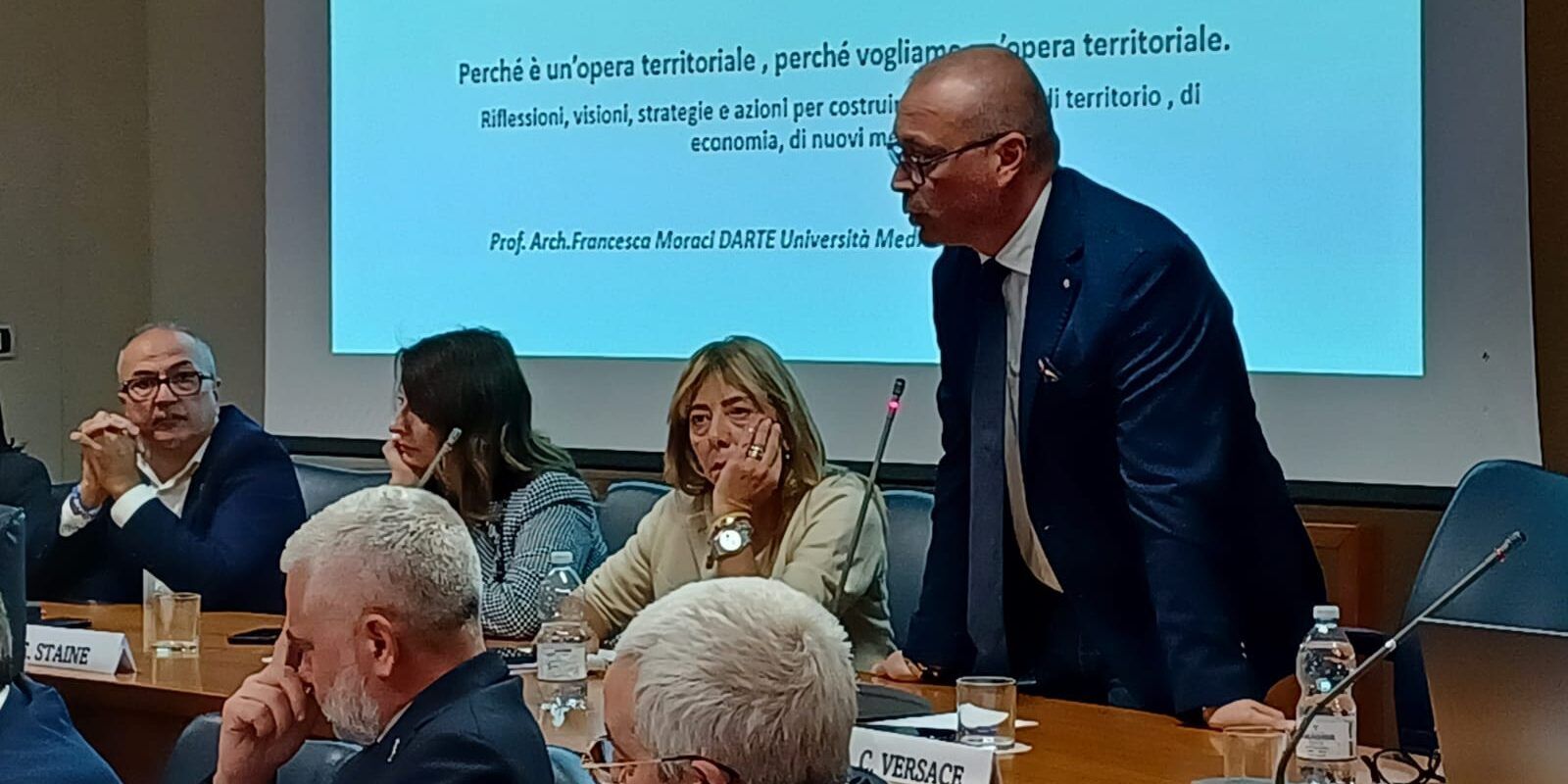 Versace: «Il Ponte unisca le infrastrutture che oggi non ci sono»