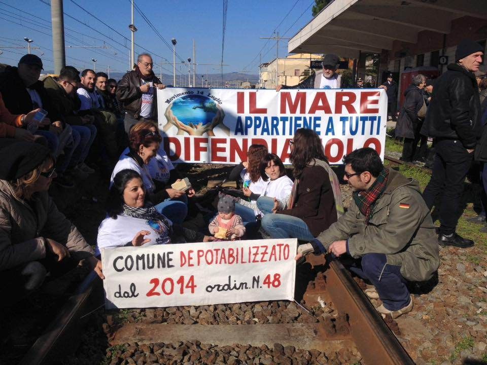 Continua la lotta per l’acqua, occupata la stazione di Rosarno