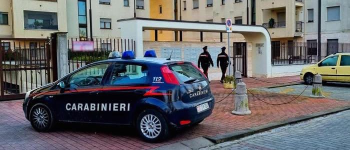 Accoltella genitori in casa nel Milanese, fermato figlio