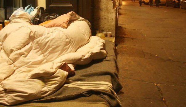 Gelo a Cosenza, distribuite coperte ai senzatetto