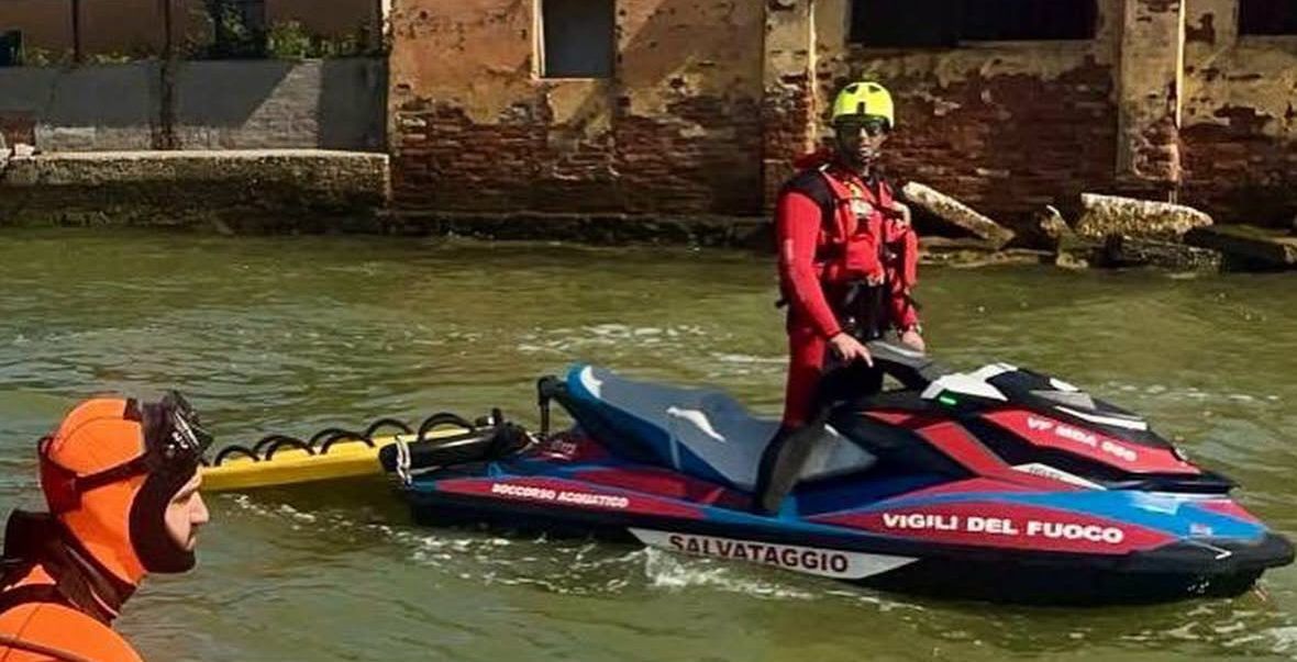 Scontro nella laguna di Venezia, morto il 25enne. Ancora dispersa la moglie