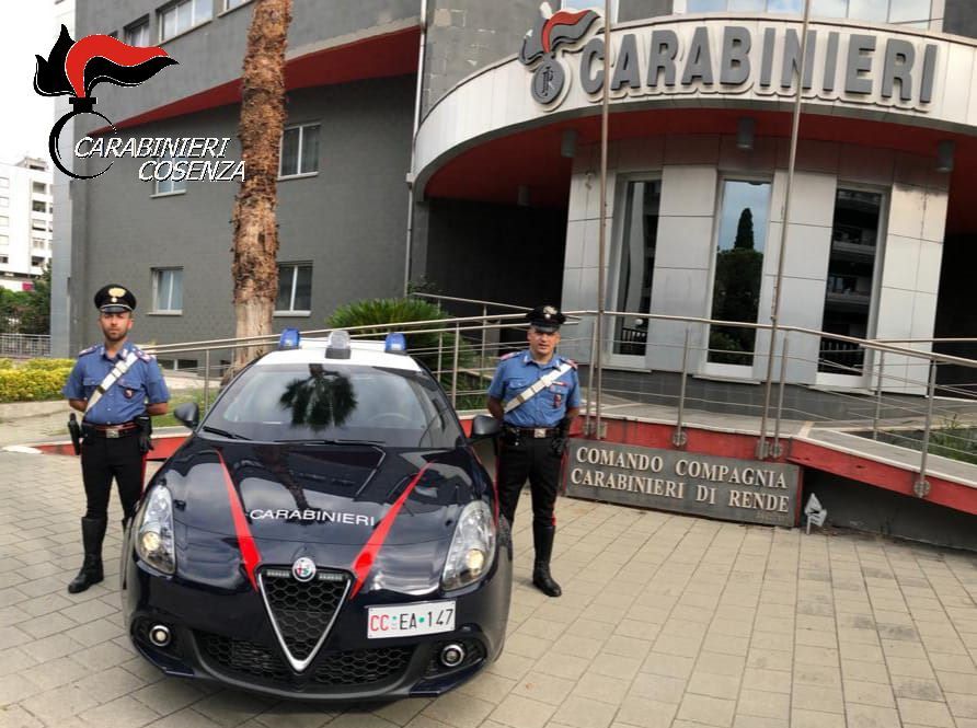 Cerca di suicidarsi, salvato in extremis dai carabinieri