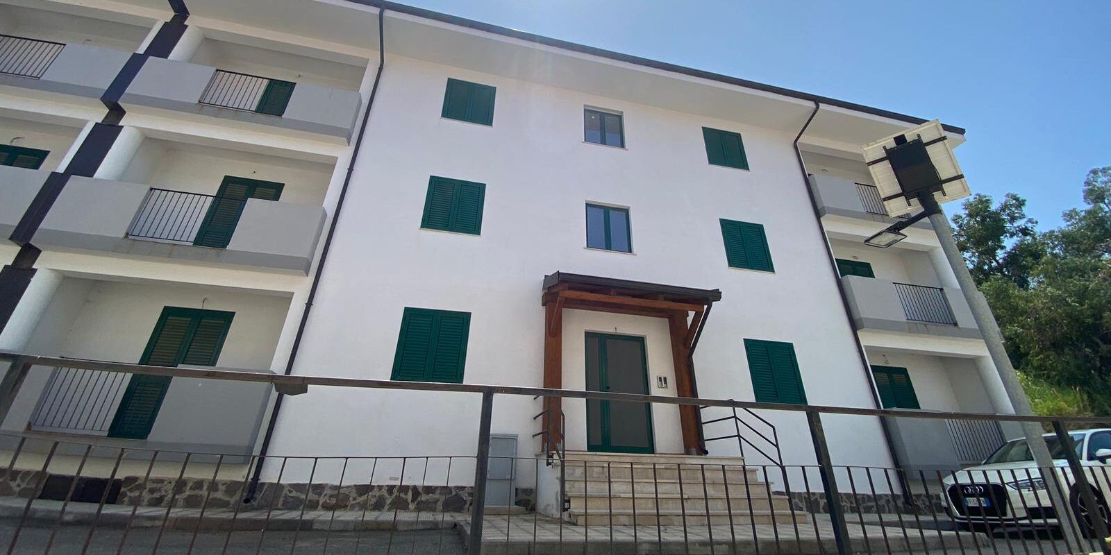 Tropea, consegnati alle famiglie 12 alloggi Aterp. Macrì: «Garantito finalmente il diritto alla casa»