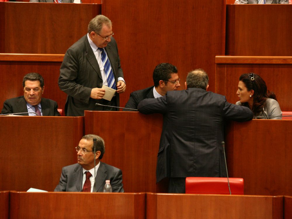 I tagli ai costi della politica rimangono virtuali