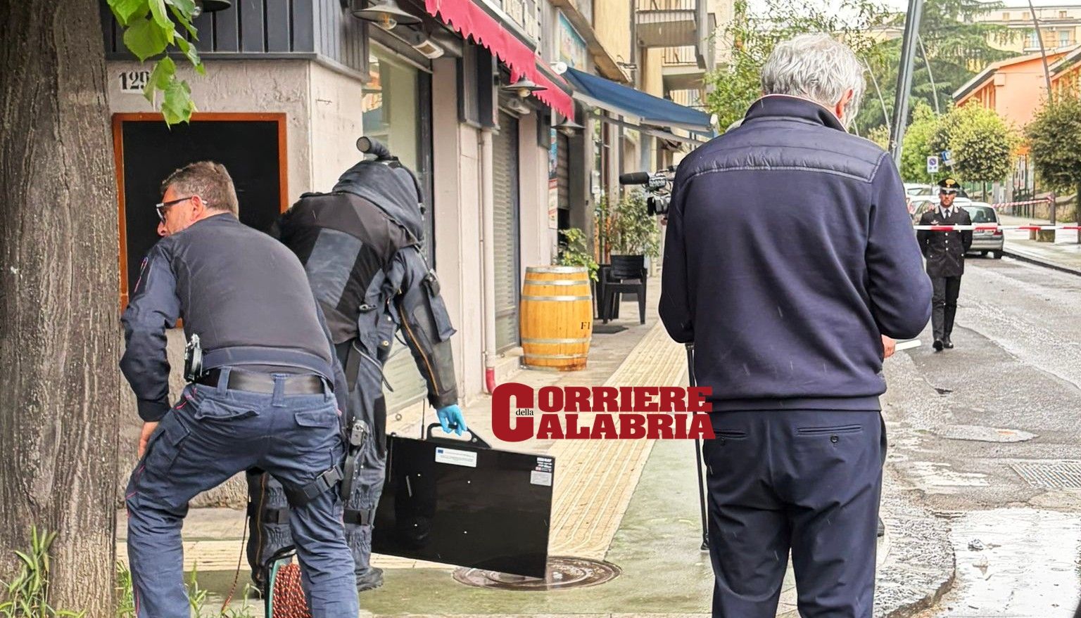 Valigia sospetta (ma vuota) a Cosenza, intervengono gli artificieri – FOTO