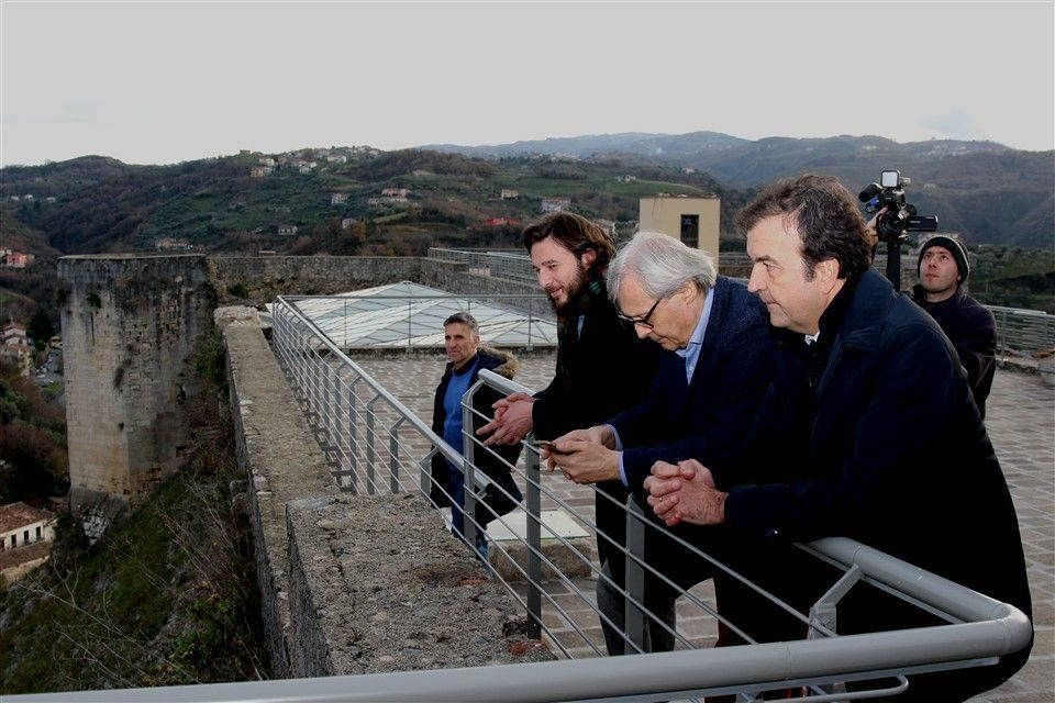 Sgarbi vuole (già) lasciare Cosenza