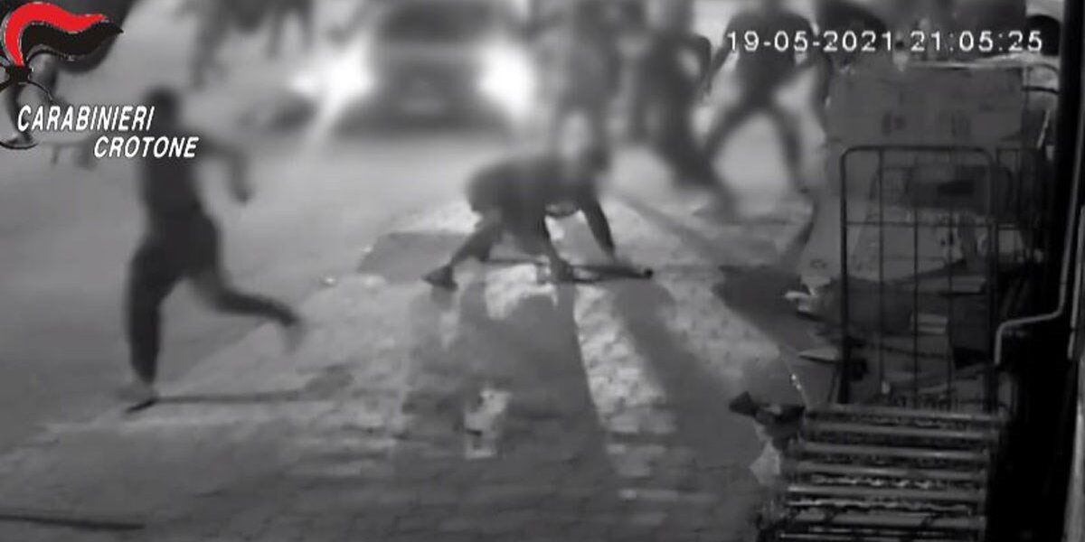 Cutro, pena di 20 anni complessivi per i 15 autori del pestaggio