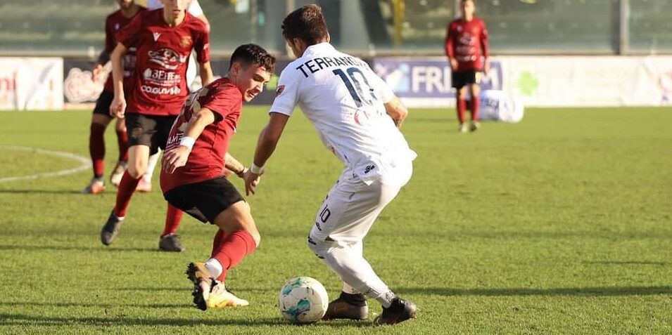 L’Fc Lamezia sbanca Marigliano e si riprende il secondo posto