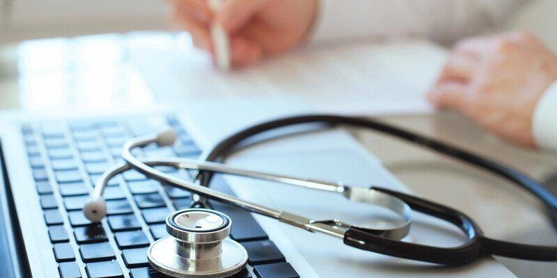 Rosarno, incendiato l’ingresso di un ambulatorio: la solidarietà dell’Ordine al dottor Ingegnere